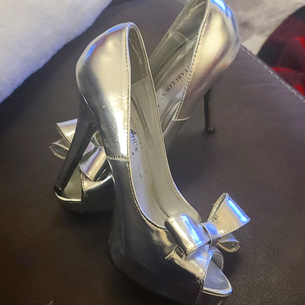 High heel shoes size 7.5 euc
